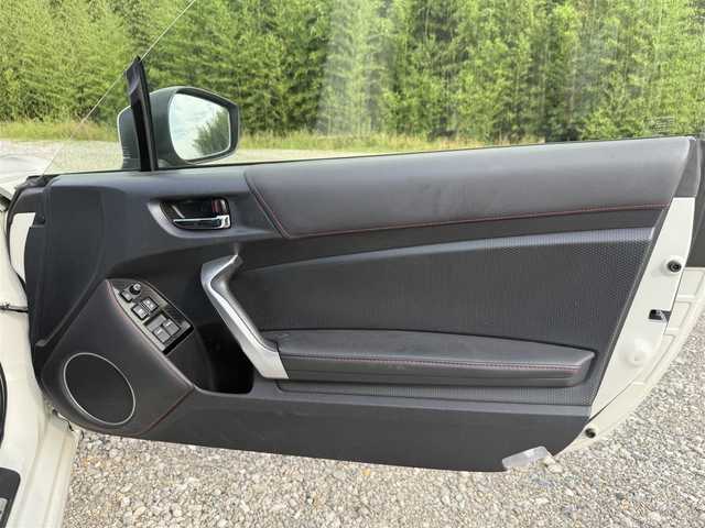 スバル ＢＲＺ S 兵庫県 2017(平29)年 5.6万km クリスタルホワイトP STIFエアロ/トランクスポイラー/ブリッツ車高調/純正ナビ/バックモニター/フルセグTV/純正アルミホイール/LEDヘッドライト/クリアランスソナー/ハーフレザーシート/スマートキー/プッシュスタート/革巻きステアリング