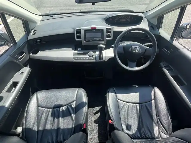 ホンダ フリード G ハイウェイエディション 愛媛県 2010(平22)年 9.7万km ポリッシュドメタルメタリック 登録時走行距離：96968Km/社外メモリナビ/AM/FM/フルセグTV/ＤＶＤ/USB/i pod/後席モニター/ETC/ＡＡＣ/ドラレコ/レザー調シートカバー/Bカメラ/片側パワスラ/盗難防止装置/キセノンヘッドライト/オートライト/リモコンキー/スペアキー1本/純正フロアマット