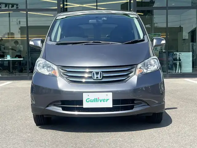 ホンダ フリード G ハイウェイエディション 愛媛県 2010(平22)年 9.7万km ポリッシュドメタルメタリック 登録時走行距離：96968Km/社外メモリナビ/AM/FM/フルセグTV/ＤＶＤ/USB/i pod/後席モニター/ETC/ＡＡＣ/ドラレコ/レザー調シートカバー/Bカメラ/片側パワスラ/盗難防止装置/キセノンヘッドライト/オートライト/リモコンキー/スペアキー1本/純正フロアマット