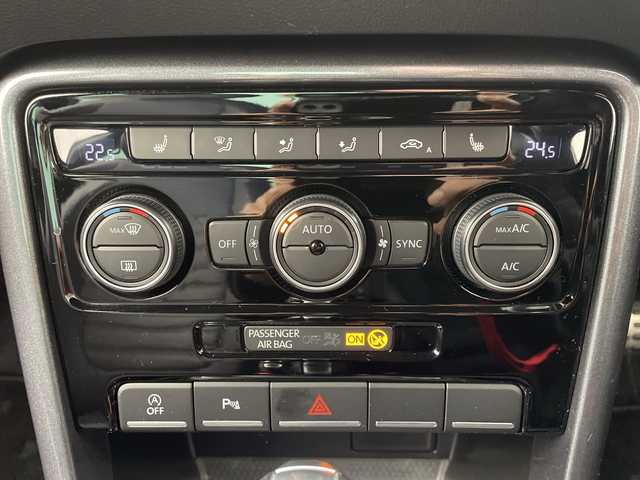 フォルクスワーゲン ザ・ビートル Rラインマイスター 岐阜県 2019(令1)年 6.6万km 黒 7インチナビ/　(TV/CD/DVD/Bluetooth/SD/USB/VTR/iPod)/革巻きステアリング/ステアリングリモコン/パドルシフト/HIDヘッドライト/オートライト/ヘッドライトレベライザー/黒革シート/シートヒーター(D/N席)/防眩ミラー/リアトラフィック/ブラインドスポットビューモニター/コーナーセンサー/スマートキー/プッシュスタート/スペアキー