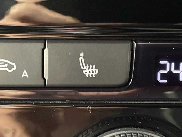 フォルクスワーゲン ザ・ビートル Rラインマイスター 岐阜県 2019(令1)年 6.6万km 黒 7インチナビ/　(TV/CD/DVD/Bluetooth/SD/USB/VTR/iPod)/革巻きステアリング/ステアリングリモコン/パドルシフト/HIDヘッドライト/オートライト/ヘッドライトレベライザー/黒革シート/シートヒーター(D/N席)/防眩ミラー/リアトラフィック/ブラインドスポットビューモニター/コーナーセンサー/スマートキー/プッシュスタート/スペアキー