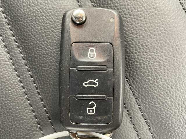 フォルクスワーゲン ザ・ビートル Rラインマイスター 岐阜県 2019(令1)年 6.6万km 黒 7インチナビ/　(TV/CD/DVD/Bluetooth/SD/USB/VTR/iPod)/革巻きステアリング/ステアリングリモコン/パドルシフト/HIDヘッドライト/オートライト/ヘッドライトレベライザー/黒革シート/シートヒーター(D/N席)/防眩ミラー/リアトラフィック/ブラインドスポットビューモニター/コーナーセンサー/スマートキー/プッシュスタート/スペアキー