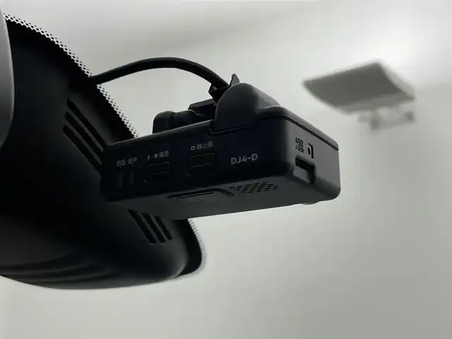 日産 セレナ ハイウェイスター Vセレクション 岡山県 2018(平30)年 5.8万km ブリリアントホワイトパール 純正9インチナビ/（CD/DVD/ブルーレイ/BT/フルセグ/USB）/型番：MM518D-L /純正11インチフリップダウンモニター /衝突軽減ブレーキ /両側電動スライド /アラウンドビューモニター /ビルトインETC /LEDヘッドライト /フォグランプ/オートライト/クルーズコントロール /ドライブレコーダー/コーナーセンサー/プッシュスタート/純正アルミホイール/新車保証書/取扱説明書/スペアキー×１