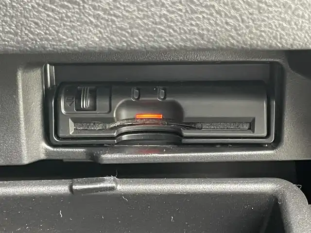 日産 セレナ ハイウェイスター Vセレクション 岡山県 2018(平30)年 5.8万km ブリリアントホワイトパール 純正9インチナビ/（CD/DVD/ブルーレイ/BT/フルセグ/USB）/型番：MM518D-L /純正11インチフリップダウンモニター /衝突軽減ブレーキ /両側電動スライド /アラウンドビューモニター /ビルトインETC /LEDヘッドライト /フォグランプ/オートライト/クルーズコントロール /ドライブレコーダー/コーナーセンサー/プッシュスタート/純正アルミホイール/新車保証書/取扱説明書/スペアキー×１