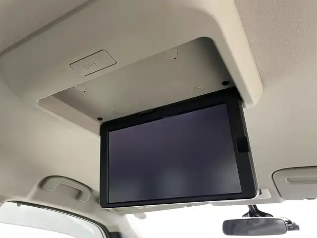 日産 セレナ ハイウェイスター Vセレクション 岡山県 2018(平30)年 5.8万km ブリリアントホワイトパール 純正9インチナビ/（CD/DVD/ブルーレイ/BT/フルセグ/USB）/型番：MM518D-L /純正11インチフリップダウンモニター /衝突軽減ブレーキ /両側電動スライド /アラウンドビューモニター /ビルトインETC /LEDヘッドライト /フォグランプ/オートライト/クルーズコントロール /ドライブレコーダー/コーナーセンサー/プッシュスタート/純正アルミホイール/新車保証書/取扱説明書/スペアキー×１