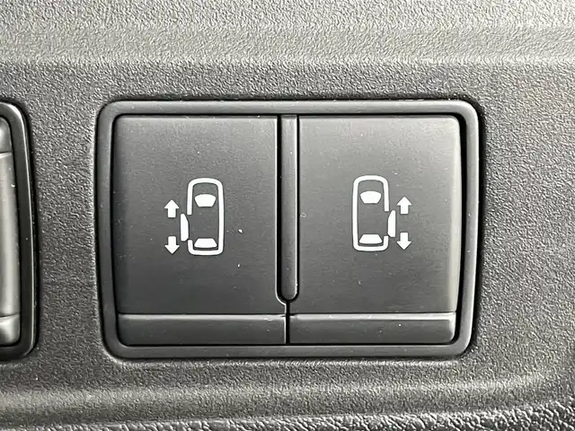 日産 セレナ ハイウェイスター Vセレクション 岡山県 2018(平30)年 5.8万km ブリリアントホワイトパール 純正9インチナビ/（CD/DVD/ブルーレイ/BT/フルセグ/USB）/型番：MM518D-L /純正11インチフリップダウンモニター /衝突軽減ブレーキ /両側電動スライド /アラウンドビューモニター /ビルトインETC /LEDヘッドライト /フォグランプ/オートライト/クルーズコントロール /ドライブレコーダー/コーナーセンサー/プッシュスタート/純正アルミホイール/新車保証書/取扱説明書/スペアキー×１