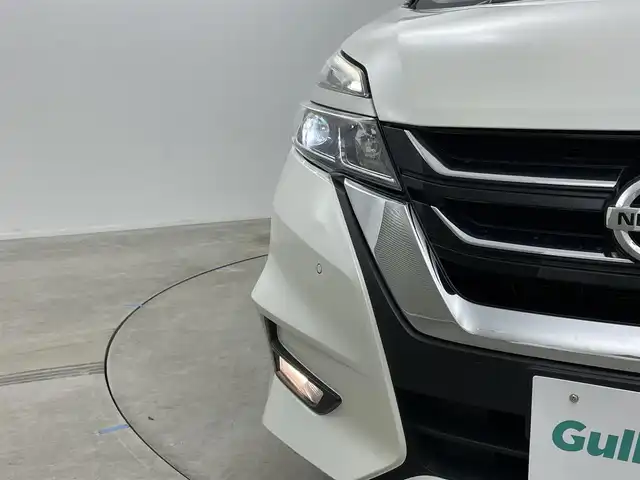 日産 セレナ ハイウェイスター Vセレクション 岡山県 2018(平30)年 5.8万km ブリリアントホワイトパール 純正9インチナビ/（CD/DVD/ブルーレイ/BT/フルセグ/USB）/型番：MM518D-L /純正11インチフリップダウンモニター /衝突軽減ブレーキ /両側電動スライド /アラウンドビューモニター /ビルトインETC /LEDヘッドライト /フォグランプ/オートライト/クルーズコントロール /ドライブレコーダー/コーナーセンサー/プッシュスタート/純正アルミホイール/新車保証書/取扱説明書/スペアキー×１