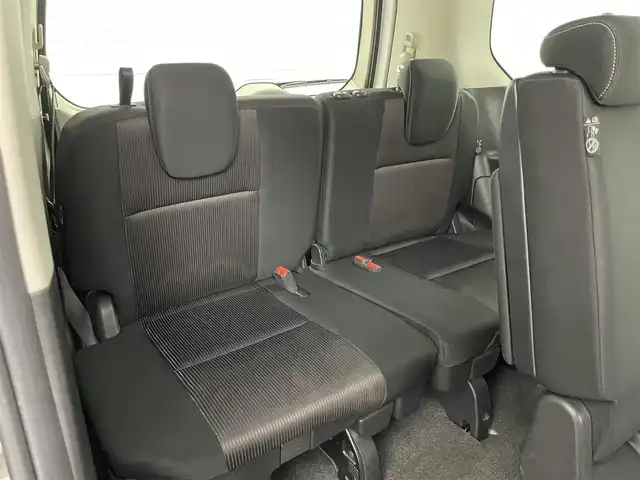 日産 セレナ ハイウェイスター Vセレクション 岡山県 2018(平30)年 5.8万km ブリリアントホワイトパール 純正9インチナビ/（CD/DVD/ブルーレイ/BT/フルセグ/USB）/型番：MM518D-L /純正11インチフリップダウンモニター /衝突軽減ブレーキ /両側電動スライド /アラウンドビューモニター /ビルトインETC /LEDヘッドライト /フォグランプ/オートライト/クルーズコントロール /ドライブレコーダー/コーナーセンサー/プッシュスタート/純正アルミホイール/新車保証書/取扱説明書/スペアキー×１