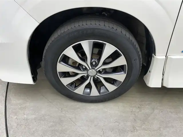 日産 セレナ ハイウェイスター Vセレクション 岡山県 2018(平30)年 5.8万km ブリリアントホワイトパール 純正9インチナビ/（CD/DVD/ブルーレイ/BT/フルセグ/USB）/型番：MM518D-L /純正11インチフリップダウンモニター /衝突軽減ブレーキ /両側電動スライド /アラウンドビューモニター /ビルトインETC /LEDヘッドライト /フォグランプ/オートライト/クルーズコントロール /ドライブレコーダー/コーナーセンサー/プッシュスタート/純正アルミホイール/新車保証書/取扱説明書/スペアキー×１