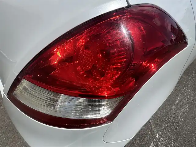 スズキ スイフト スポーツ 秋田県 2015(平27)年 9.7万km スノーホワイトパール 社外ナビ/フルセグ/LEDヘッドライト/社外アルミ/スマートキー/プッシュスタート/クルーズコントロール/社外フロアマット/純正ドアバイザー/ETC/オートライト/オートエアコン/パワーステアリング/パワーウィンドウ/横滑り防止/盗難防止装置/電動格納ウィンカーミラー/保証書/取扱説明書/記録簿