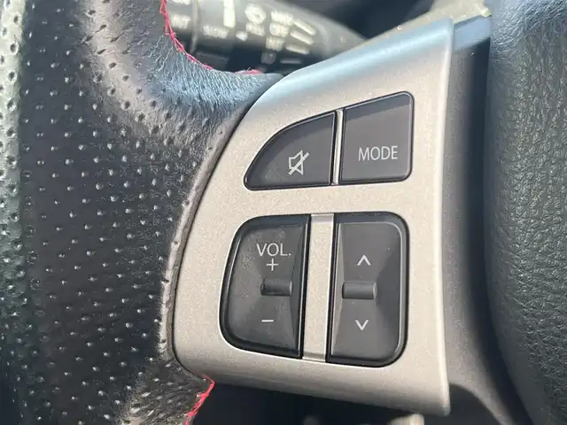 スズキ スイフト スポーツ 秋田県 2015(平27)年 9.7万km スノーホワイトパール 社外ナビ/フルセグ/LEDヘッドライト/社外アルミ/スマートキー/プッシュスタート/クルーズコントロール/社外フロアマット/純正ドアバイザー/ETC/オートライト/オートエアコン/パワーステアリング/パワーウィンドウ/横滑り防止/盗難防止装置/電動格納ウィンカーミラー/保証書/取扱説明書/記録簿