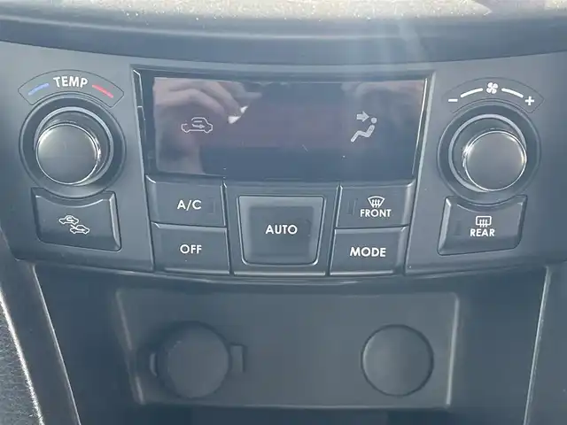 スズキ スイフト スポーツ 秋田県 2015(平27)年 9.7万km スノーホワイトパール 社外ナビ/フルセグ/LEDヘッドライト/社外アルミ/スマートキー/プッシュスタート/クルーズコントロール/社外フロアマット/純正ドアバイザー/ETC/オートライト/オートエアコン/パワーステアリング/パワーウィンドウ/横滑り防止/盗難防止装置/電動格納ウィンカーミラー/保証書/取扱説明書/記録簿