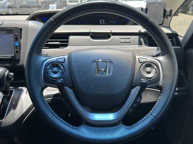 ホンダ フリード G ホンダセンシング 広島県 2017(平29)年 8.4万km ホワイトオーキッドパール ワンオーナー/純正ナビ/「CD/DVD/Bluetooth/フルセグTV/AM/FM」/バックカメラ/両側パワースライドドア/衝突被害軽減システム/レーダークルーズコントロール/レーンキープアシスト/標識認識機能/路外逸脱抑制機能/LEDヘッドライト/オートライト/ドライブレコーダー/ETC/プッシュスタート/スペアキー×1/保証書/取扱説明書