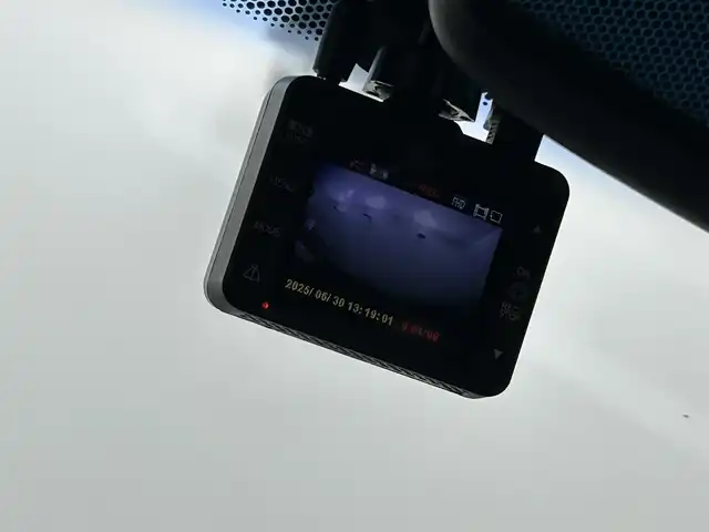ホンダ フィット ハイブリット Fパッケージ コンフォートED 熊本県 2016(平28)年 4.2万km プレミアムホワイトパールⅡ 純正ナビVXM-164CSi（ＣＤ・ＤＶＤ・フルセグ・ＢＴ・ＳＤ・ｉｐｏｄ）/バックカメラ　/ビルトインＥＴＣ　/社外前後ドライブレコーダー　/前席シートヒーター　/横滑り防止　/純正フロアマット/オートライト　/フォグランプ　/スマートキー　/スペアキー１本/保証書/取扱説明書