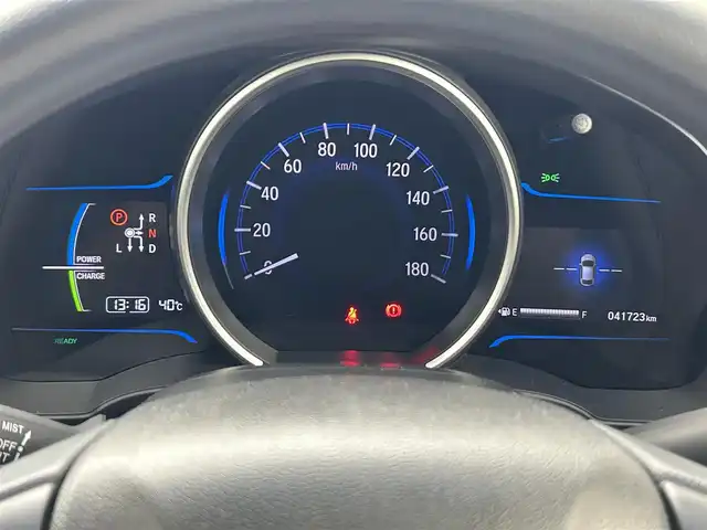ホンダ フィット ハイブリット Fパッケージ コンフォートED 熊本県 2016(平28)年 4.2万km プレミアムホワイトパールⅡ 純正ナビVXM-164CSi（ＣＤ・ＤＶＤ・フルセグ・ＢＴ・ＳＤ・ｉｐｏｄ）/バックカメラ　/ビルトインＥＴＣ　/社外前後ドライブレコーダー　/前席シートヒーター　/横滑り防止　/純正フロアマット/オートライト　/フォグランプ　/スマートキー　/スペアキー１本/保証書/取扱説明書