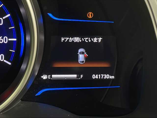 ホンダ フィット ハイブリット Fパッケージ コンフォートED 鹿児島県 2016(平28)年 4.2万km プレミアムホワイトパールⅡ 純正ナビVXM-164CSi/CD/DVD/フルセグ/Bluetooth/SD/バックカメラ　/ビルトインＥＴＣ　/社外前後ドライブレコーダー　/前席シートヒーター　/横滑り防止　/純正フロアマット/オートライト　/フォグランプ　/スマートキー　/スペアキー１本/保証書/取扱説明書