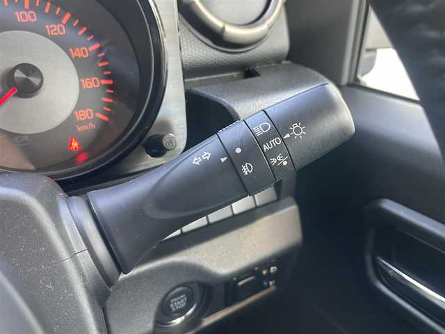 スズキ ジムニー シエラ JC 静岡県 2024(令6)年 0.5万km ピュアホワイトP １オーナー　/デュアルセンサーブレーキサポート　/車線逸脱警告/クルコン 　/アイドリングストップ　/前席シートヒーター　/ドアミラーヒーター　/ＬＥＤライト　/オートライト　/ラバーマット　/マットフラップ　/ドアバイザー/スマートキー /スペアキー/保証書/取説