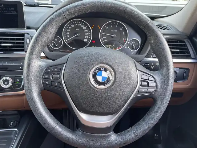 ＢＭＷ ３２０ｉ ラグジュアリー 滋賀県 2015(平27)年 4.1万km アルピンホワイトⅢ レザーシート(ブラウン)/シートヒーター(D/N席)/パワーシート(D/N席)/純正ナビ/CD/DVD/BT/USB/Bカメラ/ドライビングアシスト/ACC/LKA/ルームミラーETC/純正17インチAW/純正フロアマット/スペアキー1本
