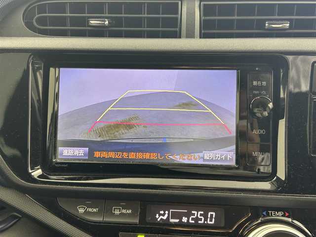 トヨタ アクア S 岡山県 2015(平27)年 11.7万km ダークバイオレットマイカメタリック 純正ナビ/NSZN-W64T/（CD/DVD/TV/BT)/バックカメラ/ETC/オートライト