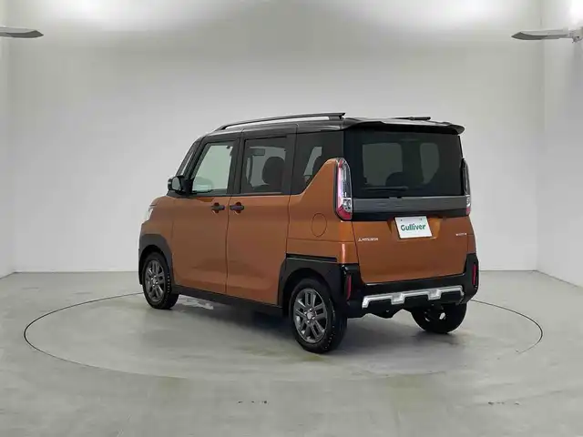 三菱 デリカミニ T プレミアム 栃木県 2025(令7)年 0.2万km オレンジⅡ 4WD/ターボ/デジタルルームーミラー/マルチアラウンドモニター/三菱e-Assist デリカミニ Tプレミアム/　衝突被害軽減ブレーキ/　踏み間違い防止アシスト/　オートハイビーム/　車線逸脱警告/　先行者発進通知/　標識認知システム/　車線維持支援/　ふらつき警報/　前方衝突予測警報/高速道路 同一車線運転支援機能 マイパイロット/レーダークルーズコントロール/ヒルディセントコントロール/両側パワースライドドア/ビルトインETC/ルーフレール/ステアリングヒーター/シートヒーター/アイドリングストップ/LEDヘッドライト/LEDフォグランプ/助手席シートバックテーブル/純正15インチアルミホイール/純正フロアマット(ラバータイプ)/スマートキー×2本/保証書、取扱説明書