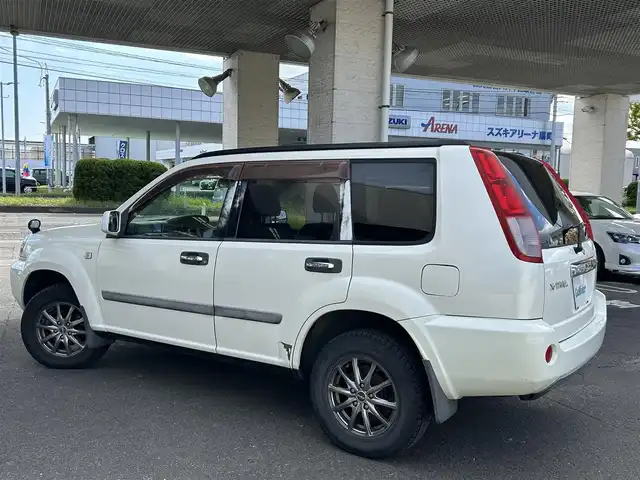 日産 エクストレイル Stt 宮城県 2005(平17)年 10.1万km ホワイトパール ・社外ナビ/(carrozzeria)/（AVIC-RZ900）/（フルセグTV/Bluetooth/CD/DVD/ミュージックサーバー）/・レザーシート/・前席シートヒーター/・革ステアリング/・電動格納ミラー/・HIDライト/・フロントフォグランプ/・フロアマット/・バイザー/・リアプライバシーガラス/・リモコンキー/・社外15インチアルミホイール/・ルーフレール/・Wエアバッグ/・取扱説明書