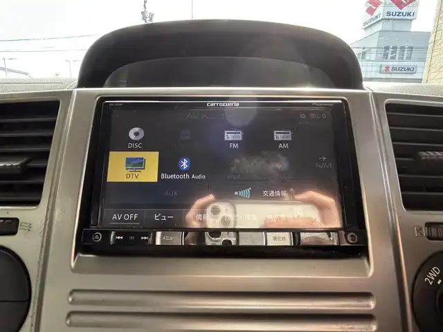 日産 エクストレイル Stt 宮城県 2005(平17)年 10.1万km ホワイトパール ・社外ナビ/(carrozzeria)/（AVIC-RZ900）/（フルセグTV/Bluetooth/CD/DVD/ミュージックサーバー）/・レザーシート/・前席シートヒーター/・革ステアリング/・電動格納ミラー/・HIDライト/・フロントフォグランプ/・フロアマット/・バイザー/・リアプライバシーガラス/・リモコンキー/・社外15インチアルミホイール/・ルーフレール/・Wエアバッグ/・取扱説明書