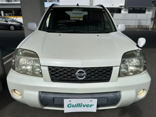 日産 エクストレイル Stt 宮城県 2005(平17)年 10.1万km ホワイトパール ・社外ナビ/(carrozzeria)/（AVIC-RZ900）/（フルセグTV/Bluetooth/CD/DVD/ミュージックサーバー）/・レザーシート/・前席シートヒーター/・革ステアリング/・電動格納ミラー/・HIDライト/・フロントフォグランプ/・フロアマット/・バイザー/・リアプライバシーガラス/・リモコンキー/・社外15インチアルミホイール/・ルーフレール/・Wエアバッグ/・取扱説明書