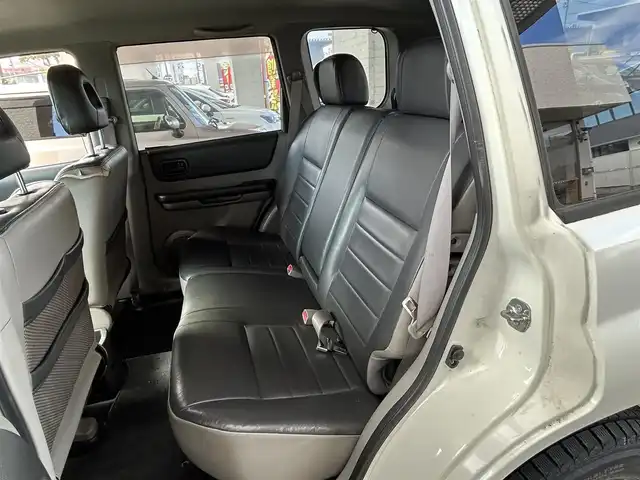 日産 エクストレイル Stt 宮城県 2005(平17)年 10.1万km ホワイトパール ・社外ナビ/(carrozzeria)/（AVIC-RZ900）/（フルセグTV/Bluetooth/CD/DVD/ミュージックサーバー）/・レザーシート/・前席シートヒーター/・革ステアリング/・電動格納ミラー/・HIDライト/・フロントフォグランプ/・フロアマット/・バイザー/・リアプライバシーガラス/・リモコンキー/・社外15インチアルミホイール/・ルーフレール/・Wエアバッグ/・取扱説明書