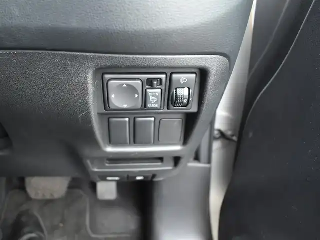 日産 ジューク 15RS タイプV 神奈川県 2012(平24)年 2万km ブリリアントシルバー 純正7インチワイドナビ/：ワンセグTV/：CD再生/：バックカメラ/マフラーカッター/純正フロアマット/：ドアバイザー/プライバシーガラス