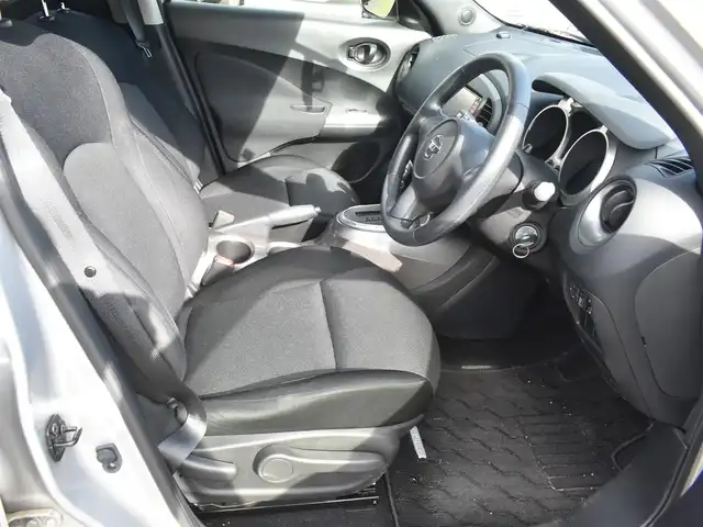 日産 ジューク 15RS タイプV 神奈川県 2012(平24)年 2万km ブリリアントシルバー 純正7インチワイドナビ/：ワンセグTV/：CD再生/：バックカメラ/マフラーカッター/純正フロアマット/：ドアバイザー/プライバシーガラス