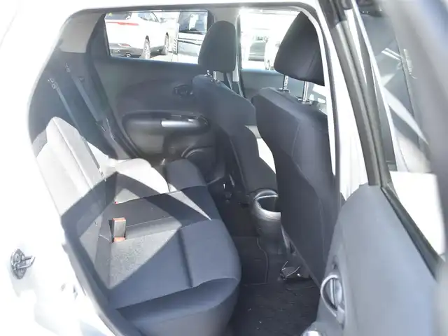 日産 ジューク 15RS タイプV 神奈川県 2012(平24)年 2万km ブリリアントシルバー 純正7インチワイドナビ/：ワンセグTV/：CD再生/：バックカメラ/マフラーカッター/純正フロアマット/：ドアバイザー/プライバシーガラス