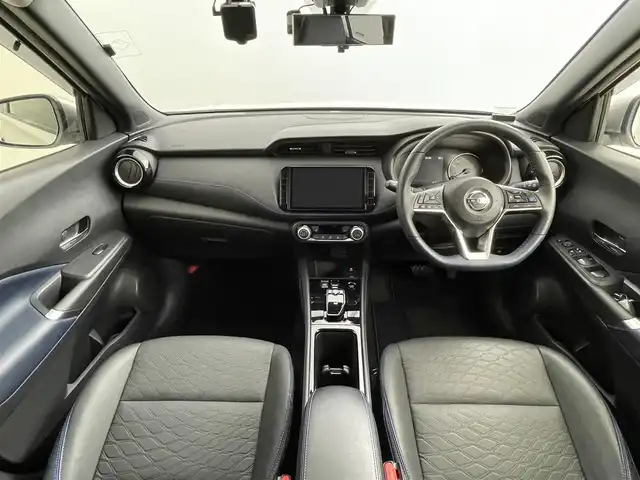 日産 キックス オーテック 道央・札幌 2023(令5)年 2万km ブリリアントホワイトパール ・4WD/・アラウンドビューモニター/・純正ナビ/CD/USB/フルセグTV/・ビルドインETC/・前後ドライブレコーダー/・衝突軽減ブレーキ/・横滑り防止装置/・レーンキープアシスト/・前後コーナーセンサー/・プロパイロット/・ブレーキホールド/・電動パーキングブレーキ/・コーナーリングスタビリティアシスト/・エマージェンシーブレーキ/LDW/LDP/・セーフティアシスト/・VIPERセキュリティ/・オートライト/・LEDライト/・LEDフォグランプ/・レベライザー/・シートヒーター/・プッシュスタート/・ステアヒーター/・スマートキー/・純正フロアマット/・ドアバイザー