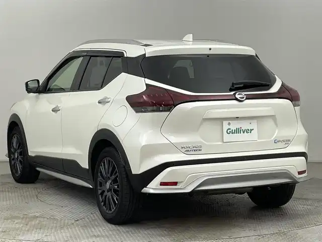 日産 キックス オーテック 道央・札幌 2023(令5)年 2万km ブリリアントホワイトパール ・4WD/・アラウンドビューモニター/・純正ナビ/CD/USB/フルセグTV/・ビルドインETC/・前後ドライブレコーダー/・衝突軽減ブレーキ/・横滑り防止装置/・レーンキープアシスト/・前後コーナーセンサー/・プロパイロット/・ブレーキホールド/・電動パーキングブレーキ/・コーナーリングスタビリティアシスト/・エマージェンシーブレーキ/LDW/LDP/・セーフティアシスト/・VIPERセキュリティ/・オートライト/・LEDライト/・LEDフォグランプ/・レベライザー/・シートヒーター/・プッシュスタート/・ステアヒーター/・スマートキー/・純正フロアマット/・ドアバイザー