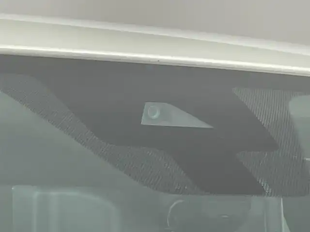 日産 キックス オーテック 道央・札幌 2023(令5)年 2万km ブリリアントホワイトパール ・4WD/・アラウンドビューモニター/・純正ナビ/CD/USB/フルセグTV/・ビルドインETC/・前後ドライブレコーダー/・衝突軽減ブレーキ/・横滑り防止装置/・レーンキープアシスト/・前後コーナーセンサー/・プロパイロット/・ブレーキホールド/・電動パーキングブレーキ/・コーナーリングスタビリティアシスト/・エマージェンシーブレーキ/LDW/LDP/・セーフティアシスト/・VIPERセキュリティ/・オートライト/・LEDライト/・LEDフォグランプ/・レベライザー/・シートヒーター/・プッシュスタート/・ステアヒーター/・スマートキー/・純正フロアマット/・ドアバイザー