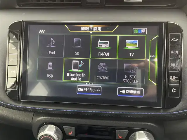 日産 キックス オーテック 道央・札幌 2023(令5)年 2万km ブリリアントホワイトパール ・4WD/・アラウンドビューモニター/・純正ナビ/CD/USB/フルセグTV/・ビルドインETC/・前後ドライブレコーダー/・衝突軽減ブレーキ/・横滑り防止装置/・レーンキープアシスト/・前後コーナーセンサー/・プロパイロット/・ブレーキホールド/・電動パーキングブレーキ/・コーナーリングスタビリティアシスト/・エマージェンシーブレーキ/LDW/LDP/・セーフティアシスト/・VIPERセキュリティ/・オートライト/・LEDライト/・LEDフォグランプ/・レベライザー/・シートヒーター/・プッシュスタート/・ステアヒーター/・スマートキー/・純正フロアマット/・ドアバイザー