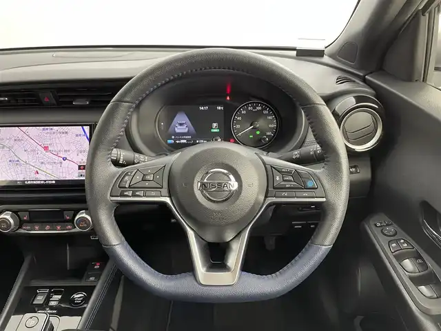 日産 キックス オーテック 道央・札幌 2023(令5)年 2万km ブリリアントホワイトパール ・4WD/・アラウンドビューモニター/・純正ナビ/CD/USB/フルセグTV/・ビルドインETC/・前後ドライブレコーダー/・衝突軽減ブレーキ/・横滑り防止装置/・レーンキープアシスト/・前後コーナーセンサー/・プロパイロット/・ブレーキホールド/・電動パーキングブレーキ/・コーナーリングスタビリティアシスト/・エマージェンシーブレーキ/LDW/LDP/・セーフティアシスト/・VIPERセキュリティ/・オートライト/・LEDライト/・LEDフォグランプ/・レベライザー/・シートヒーター/・プッシュスタート/・ステアヒーター/・スマートキー/・純正フロアマット/・ドアバイザー