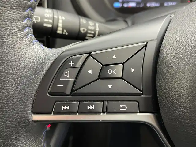 日産 キックス オーテック 道央・札幌 2023(令5)年 2万km ブリリアントホワイトパール ・4WD/・アラウンドビューモニター/・純正ナビ/CD/USB/フルセグTV/・ビルドインETC/・前後ドライブレコーダー/・衝突軽減ブレーキ/・横滑り防止装置/・レーンキープアシスト/・前後コーナーセンサー/・プロパイロット/・ブレーキホールド/・電動パーキングブレーキ/・コーナーリングスタビリティアシスト/・エマージェンシーブレーキ/LDW/LDP/・セーフティアシスト/・VIPERセキュリティ/・オートライト/・LEDライト/・LEDフォグランプ/・レベライザー/・シートヒーター/・プッシュスタート/・ステアヒーター/・スマートキー/・純正フロアマット/・ドアバイザー