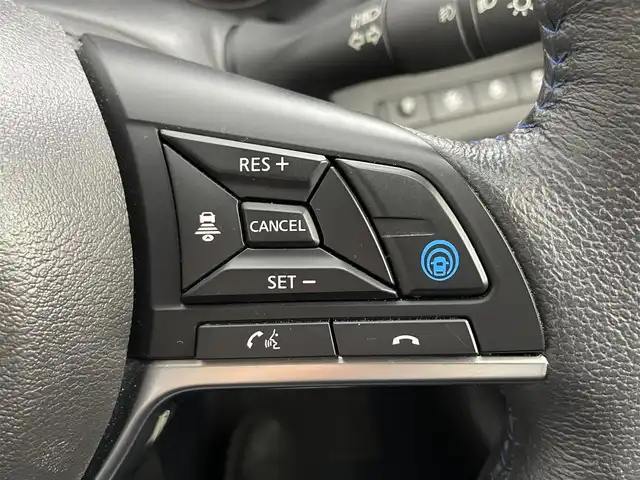 日産 キックス オーテック 道央・札幌 2023(令5)年 2万km ブリリアントホワイトパール ・4WD/・アラウンドビューモニター/・純正ナビ/CD/USB/フルセグTV/・ビルドインETC/・前後ドライブレコーダー/・衝突軽減ブレーキ/・横滑り防止装置/・レーンキープアシスト/・前後コーナーセンサー/・プロパイロット/・ブレーキホールド/・電動パーキングブレーキ/・コーナーリングスタビリティアシスト/・エマージェンシーブレーキ/LDW/LDP/・セーフティアシスト/・VIPERセキュリティ/・オートライト/・LEDライト/・LEDフォグランプ/・レベライザー/・シートヒーター/・プッシュスタート/・ステアヒーター/・スマートキー/・純正フロアマット/・ドアバイザー