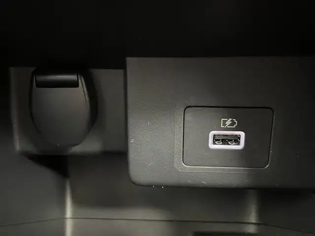 日産 キックス オーテック 道央・札幌 2023(令5)年 2万km ブリリアントホワイトパール ・4WD/・アラウンドビューモニター/・純正ナビ/CD/USB/フルセグTV/・ビルドインETC/・前後ドライブレコーダー/・衝突軽減ブレーキ/・横滑り防止装置/・レーンキープアシスト/・前後コーナーセンサー/・プロパイロット/・ブレーキホールド/・電動パーキングブレーキ/・コーナーリングスタビリティアシスト/・エマージェンシーブレーキ/LDW/LDP/・セーフティアシスト/・VIPERセキュリティ/・オートライト/・LEDライト/・LEDフォグランプ/・レベライザー/・シートヒーター/・プッシュスタート/・ステアヒーター/・スマートキー/・純正フロアマット/・ドアバイザー