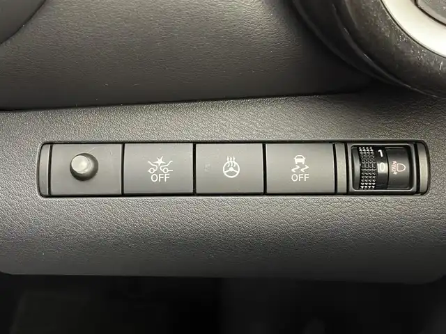 日産 キックス オーテック 道央・札幌 2023(令5)年 2万km ブリリアントホワイトパール ・4WD/・アラウンドビューモニター/・純正ナビ/CD/USB/フルセグTV/・ビルドインETC/・前後ドライブレコーダー/・衝突軽減ブレーキ/・横滑り防止装置/・レーンキープアシスト/・前後コーナーセンサー/・プロパイロット/・ブレーキホールド/・電動パーキングブレーキ/・コーナーリングスタビリティアシスト/・エマージェンシーブレーキ/LDW/LDP/・セーフティアシスト/・VIPERセキュリティ/・オートライト/・LEDライト/・LEDフォグランプ/・レベライザー/・シートヒーター/・プッシュスタート/・ステアヒーター/・スマートキー/・純正フロアマット/・ドアバイザー