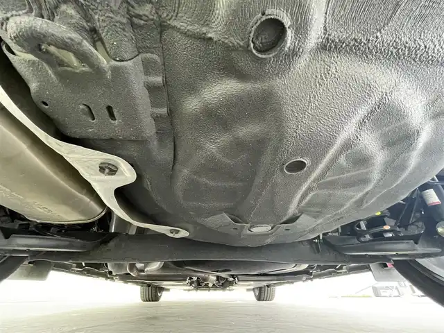 日産 オーラ ニスモ 千葉県 2022(令4)年 0.9万km スーパーブラック 禁煙車　/衝突軽減システム　/純正ナビ　/ＡＭ　ＦＭ　ＢＴ　フルセグ　/レーダークルーズコントロール　/レーンキープアシスト　/ブラインドスポットモニター　/全周囲カメラ　/標識検知機能/コーナーセンサー　/ふらつき検知/デジタルインナーミラー/ETC2.0/電格ミラー/LEDヘッドライト/オートライト/オートハイビーム/スマートキー2本/純正アルミホイール/純正フロアマット