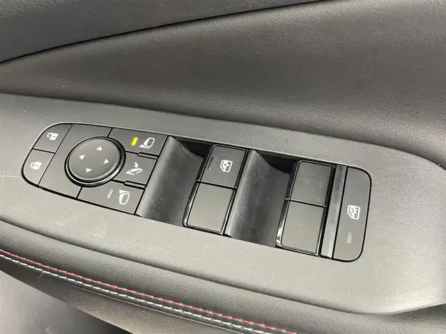 日産 オーラ ニスモ 千葉県 2022(令4)年 0.9万km スーパーブラック 禁煙車　/衝突軽減システム　/純正ナビ　/ＡＭ　ＦＭ　ＢＴ　フルセグ　/レーダークルーズコントロール　/レーンキープアシスト　/ブラインドスポットモニター　/全周囲カメラ　/標識検知機能/コーナーセンサー　/ふらつき検知/デジタルインナーミラー/ETC2.0/電格ミラー/LEDヘッドライト/オートライト/オートハイビーム/スマートキー2本/純正アルミホイール/純正フロアマット