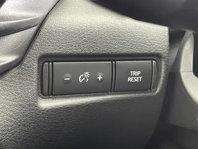 日産 オーラ ニスモ 千葉県 2022(令4)年 0.9万km スーパーブラック 禁煙車　/衝突軽減システム　/純正ナビ　/ＡＭ　ＦＭ　ＢＴ　フルセグ　/レーダークルーズコントロール　/レーンキープアシスト　/ブラインドスポットモニター　/全周囲カメラ　/標識検知機能/コーナーセンサー　/ふらつき検知/デジタルインナーミラー/ETC2.0/電格ミラー/LEDヘッドライト/オートライト/オートハイビーム/スマートキー2本/純正アルミホイール/純正フロアマット
