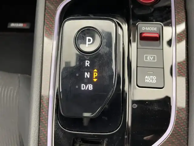 日産 オーラ ニスモ 千葉県 2022(令4)年 0.9万km スーパーブラック 禁煙車　/衝突軽減システム　/純正ナビ　/ＡＭ　ＦＭ　ＢＴ　フルセグ　/レーダークルーズコントロール　/レーンキープアシスト　/ブラインドスポットモニター　/全周囲カメラ　/標識検知機能/コーナーセンサー　/ふらつき検知/デジタルインナーミラー/ETC2.0/電格ミラー/LEDヘッドライト/オートライト/オートハイビーム/スマートキー2本/純正アルミホイール/純正フロアマット