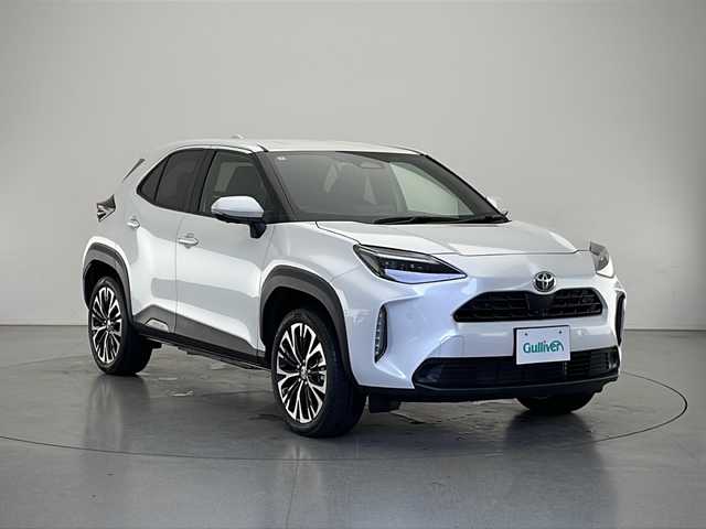 トヨタ ヤリスクロス ハイブリッド Z 長野県 2024(令6)年 0.8万km パープリッシュホワイト 4WD/純正ディスプレイオーディオ（ナビ更新切れ）/Bluetooth/フルセグTV/全方位カメラ/ETC/横滑り防止装置/盗難防止装置/衝突被害軽減システム/レーンキープアシスト/純正18インチAW装着/コーナーセンサー/前席シートヒーター/ヘッドライトレベライザー/ステアリングヒーター/革巻きステアリング/電動ブレーキホールド/運転席パワーシート/LEDヘッドライト/スマートキー