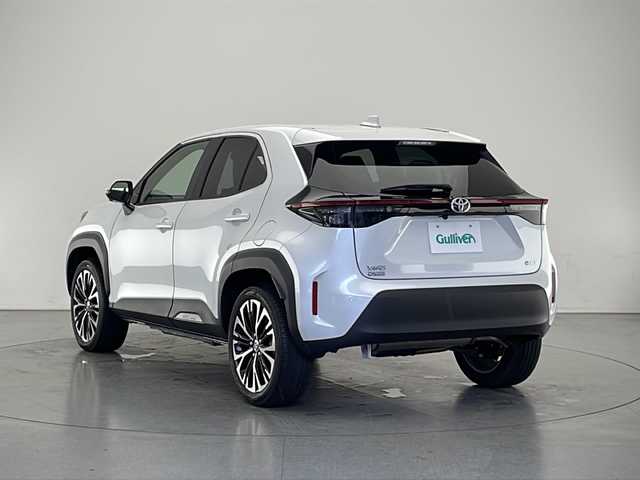 トヨタ ヤリスクロス ハイブリッド Z 長野県 2024(令6)年 0.8万km パープリッシュホワイト 4WD/純正ディスプレイオーディオ（ナビ更新切れ）/Bluetooth/フルセグTV/全方位カメラ/ETC/横滑り防止装置/盗難防止装置/衝突被害軽減システム/レーンキープアシスト/純正18インチAW装着/コーナーセンサー/前席シートヒーター/ヘッドライトレベライザー/ステアリングヒーター/革巻きステアリング/電動ブレーキホールド/運転席パワーシート/LEDヘッドライト/スマートキー
