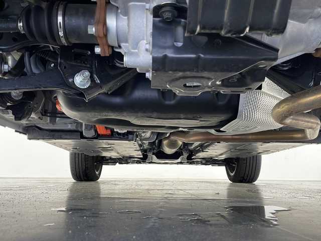 トヨタ ヤリスクロス ハイブリッド Z 長野県 2024(令6)年 0.8万km パープリッシュホワイト 4WD/純正ディスプレイオーディオ（ナビ更新切れ）/Bluetooth/フルセグTV/全方位カメラ/ETC/横滑り防止装置/盗難防止装置/衝突被害軽減システム/レーンキープアシスト/純正18インチAW装着/コーナーセンサー/前席シートヒーター/ヘッドライトレベライザー/ステアリングヒーター/革巻きステアリング/電動ブレーキホールド/運転席パワーシート/LEDヘッドライト/スマートキー