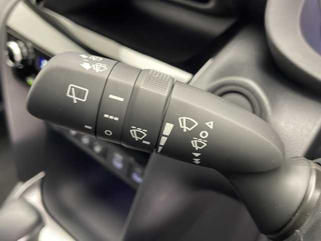トヨタ ヤリスクロス ハイブリッド Z 長野県 2024(令6)年 0.8万km パープリッシュホワイト 4WD/純正ディスプレイオーディオ（ナビ更新切れ）/Bluetooth/フルセグTV/全方位カメラ/ETC/横滑り防止装置/盗難防止装置/衝突被害軽減システム/レーンキープアシスト/純正18インチAW装着/コーナーセンサー/前席シートヒーター/ヘッドライトレベライザー/ステアリングヒーター/革巻きステアリング/電動ブレーキホールド/運転席パワーシート/LEDヘッドライト/スマートキー