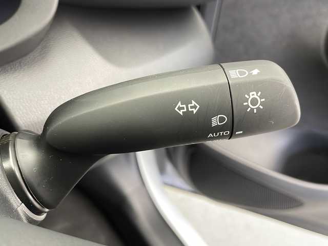 トヨタ ヤリスクロス ハイブリッド Z 長野県 2024(令6)年 0.8万km パープリッシュホワイト 4WD/純正ディスプレイオーディオ（ナビ更新切れ）/Bluetooth/フルセグTV/全方位カメラ/ETC/横滑り防止装置/盗難防止装置/衝突被害軽減システム/レーンキープアシスト/純正18インチAW装着/コーナーセンサー/前席シートヒーター/ヘッドライトレベライザー/ステアリングヒーター/革巻きステアリング/電動ブレーキホールド/運転席パワーシート/LEDヘッドライト/スマートキー