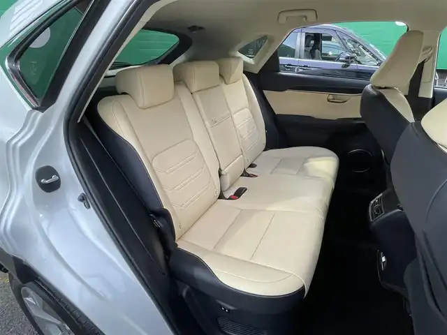 レクサス ＮＸ 300h バージョンL 東京都 2014(平26)年 4.9万km ソニッククォーツ ワンオーナー/プリクラッシュセーフティーシステムセット/・プリクラッシュセーフティーシステム/・レーダークルーズコントロール/HUD付レーンディパーチャーアシストセット/・レーンディパーチャーアラート/・オートマチックハイビーム/5本スポーク切削光輝18インチホイール/ルーフレール/バックカメラ/サイドカメラ/パワーバックドア/ドライブモードセレクト/三眼LED/革巻きステアリング/ステアリングヒーター/パドルシフト/レザーシート/シートヒーター(運転席＆助手席)/シートベンチレーション(運転席＆助手席)/パワーシート(運転席＆助手席)/メモリーシート(運転席)/AC100V電源/保証書/取扱説明書/スペアキー×2